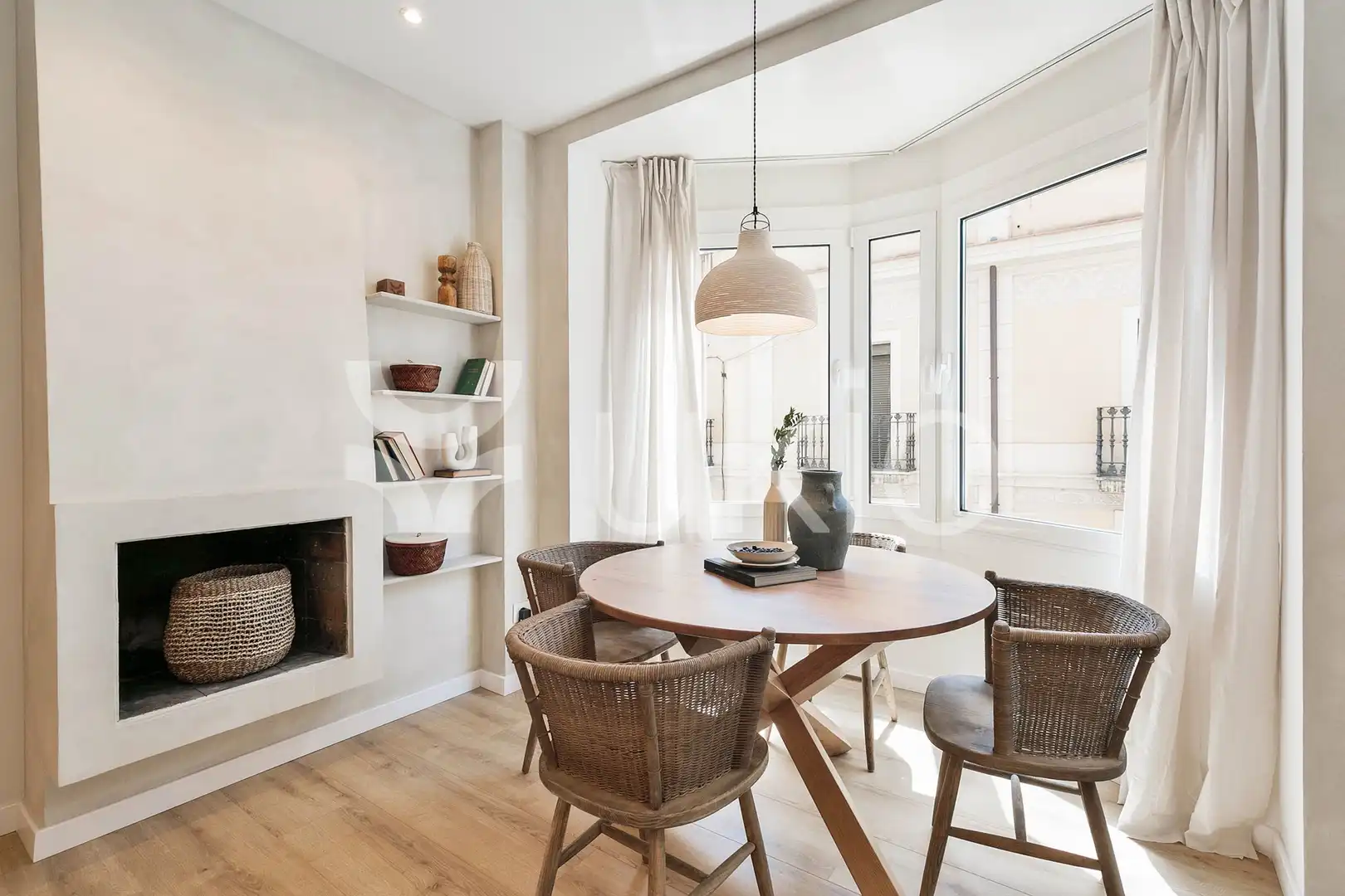 Comedor de Apartamento de alquiler en Barcelona con Aire acondicionado, Amueblado y Horno