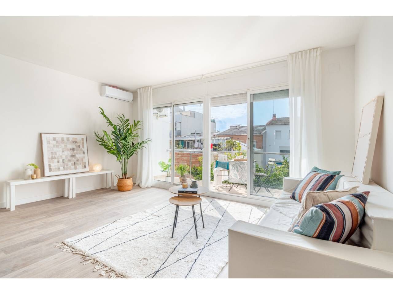 Sala de estar de Casa adosada en venta en Terrassa con Aire acondicionado, Jardín privado y Terraza