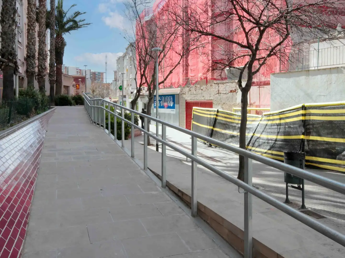 Vista exterior de Local en venta en Cornellà de Llobregat