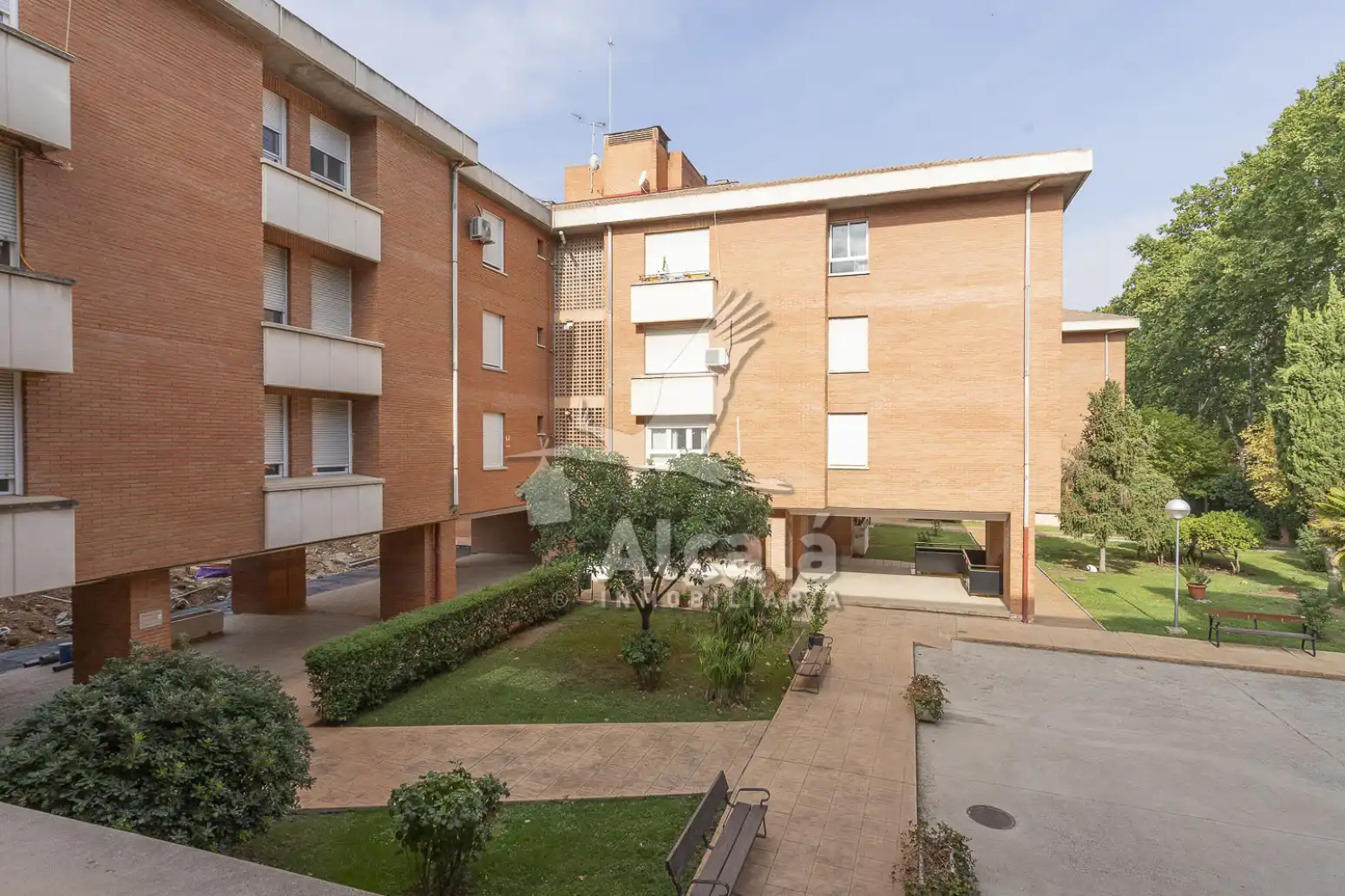 Vista exterior de Pis en venda en Alcalá de Henares amb Aire condicionat, Calefacció i Moblat