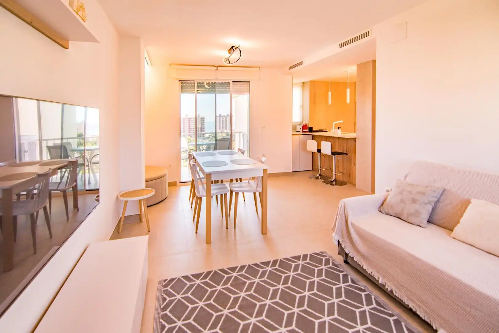 Wohnzimmer von Wohnungen zum Verkauf in Gandia mit Klimaanlage, Privatgarten und Terrasse