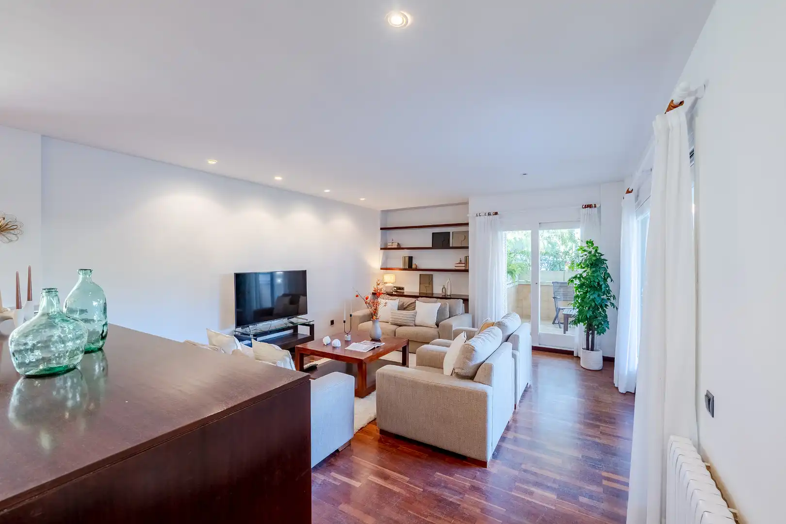 Living room of Flat for rent in Sant Andreu de Llavaneres  with Air Conditioner, Heating and Private garden