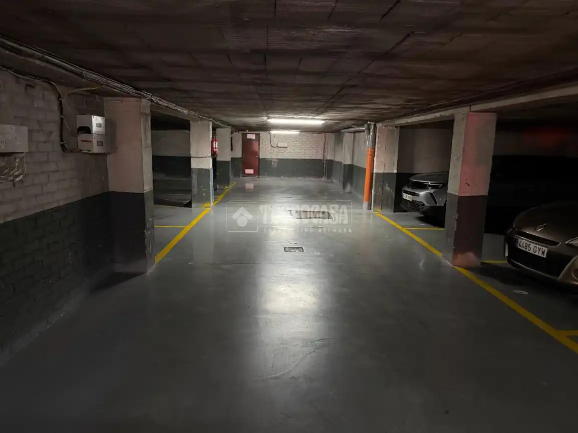 Aparcament de Pis en venda en Guadalajara amb Aire condicionat, Calefacció i Terrassa