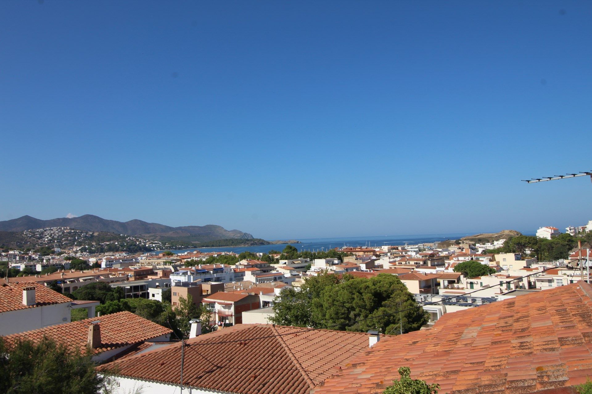 Vista exterior de Casa o xalet en venda en Llançà amb Calefacció, Terrassa i Moblat