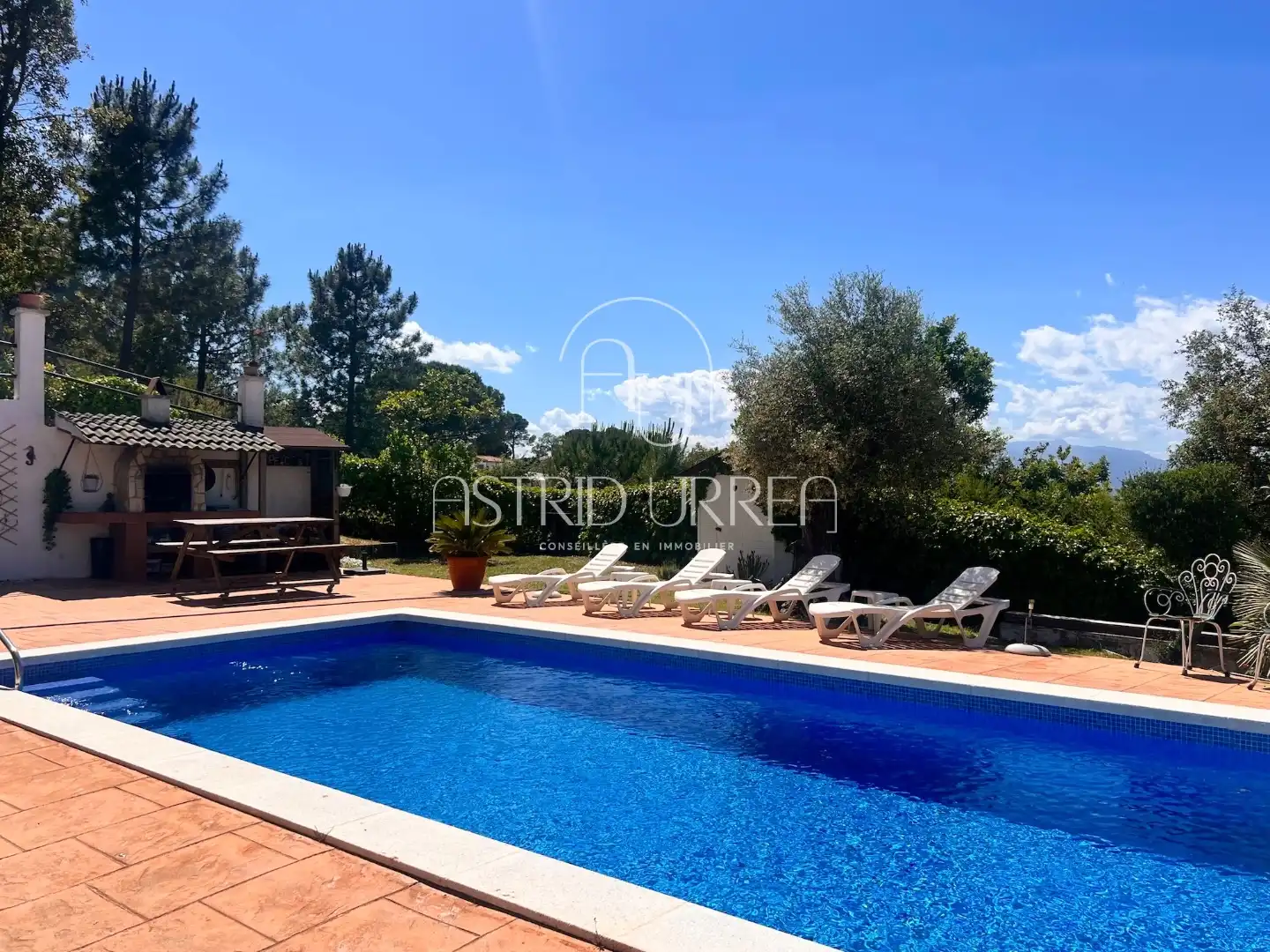 Casa amb piscina en venda a Carrer Òrbita 3, imagen 2