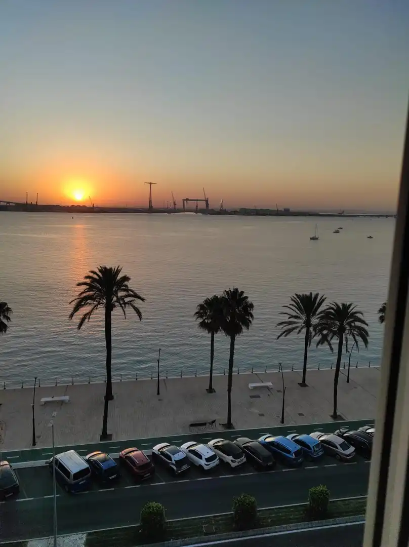 Vista exterior de Pis en venda en Cádiz amb Aire condicionat i Calefacció