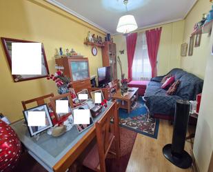 Sala d'estar de Pis en venda en Ourense Capital  amb Calefacció, Parquet i Moblat