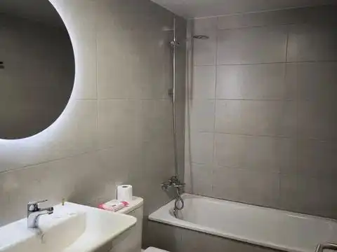 Badezimmer von Wohnung zur Miete in Calafell mit Klimaanlage, Heizung und Parkett