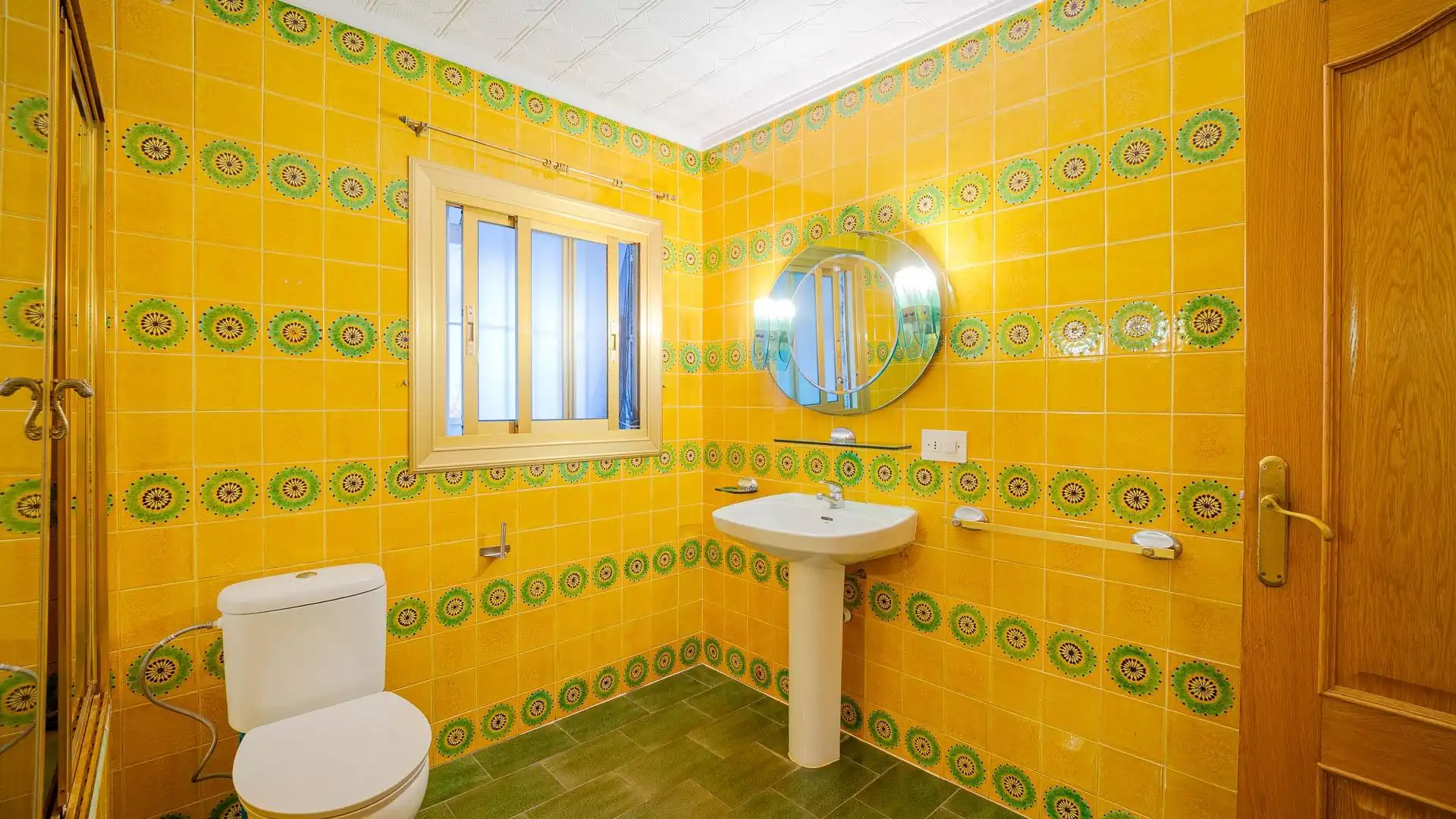 Baño de Casa adosada en venta en Torrevieja con Jardín privado, Terraza y Amueblado