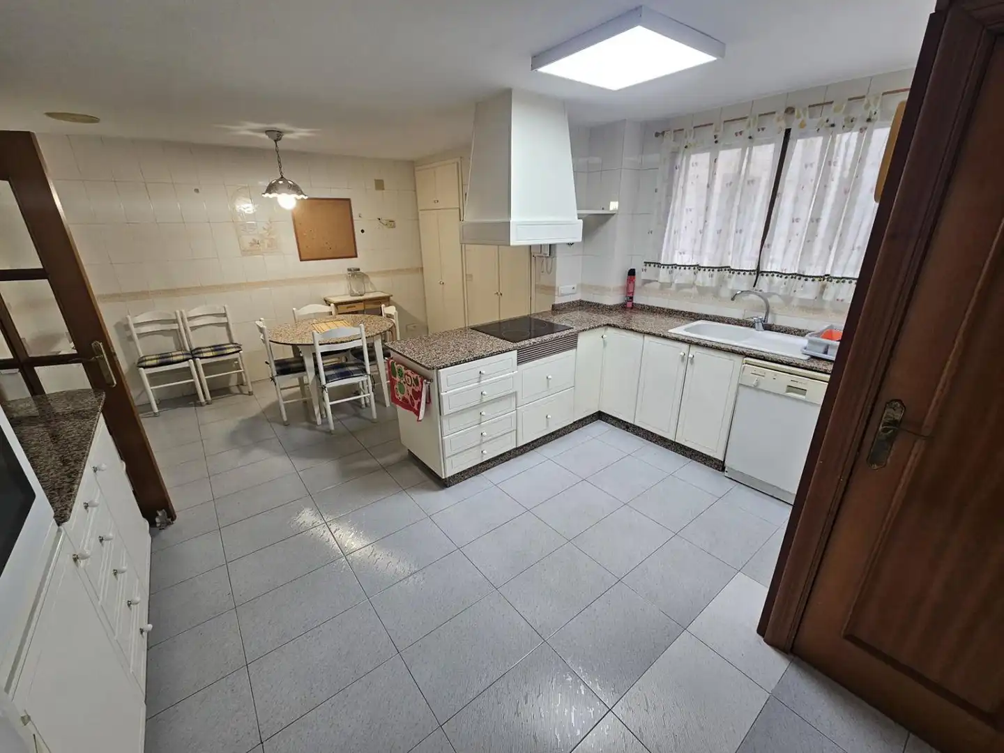Cuina de Pis en venda en Castellón de la Plana / Castelló de la Plana amb Calefacció, Moblat i Balcó