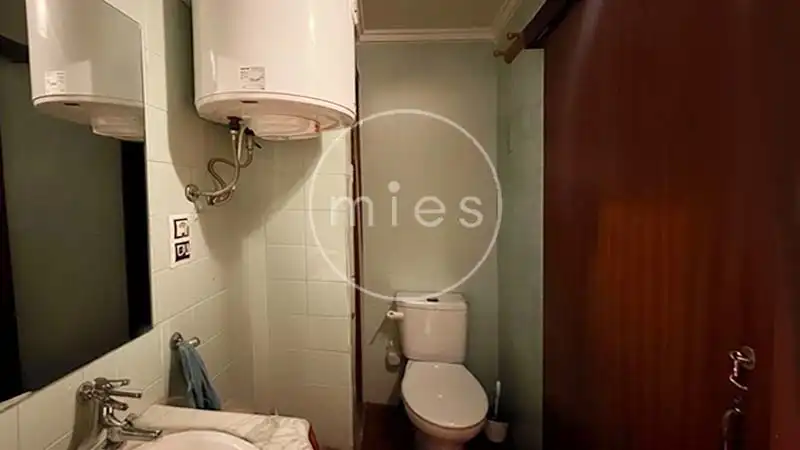 Baño de Piso en venta en Torrent con Aire acondicionado, Amueblado y Balcón