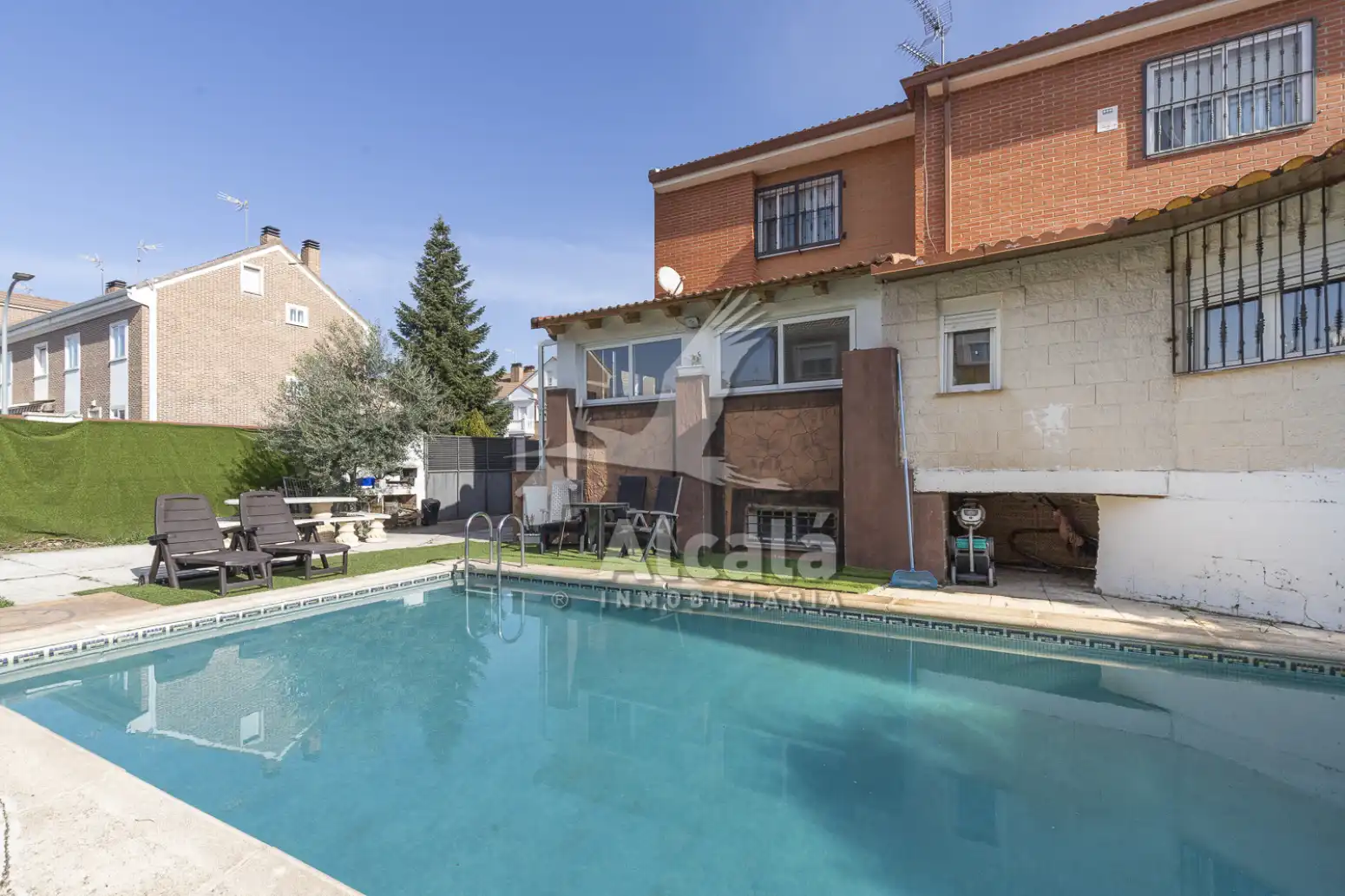 Piscina de Casa adosada en venta en Azuqueca de Henares con Aire acondicionado, Calefacción y Piscina