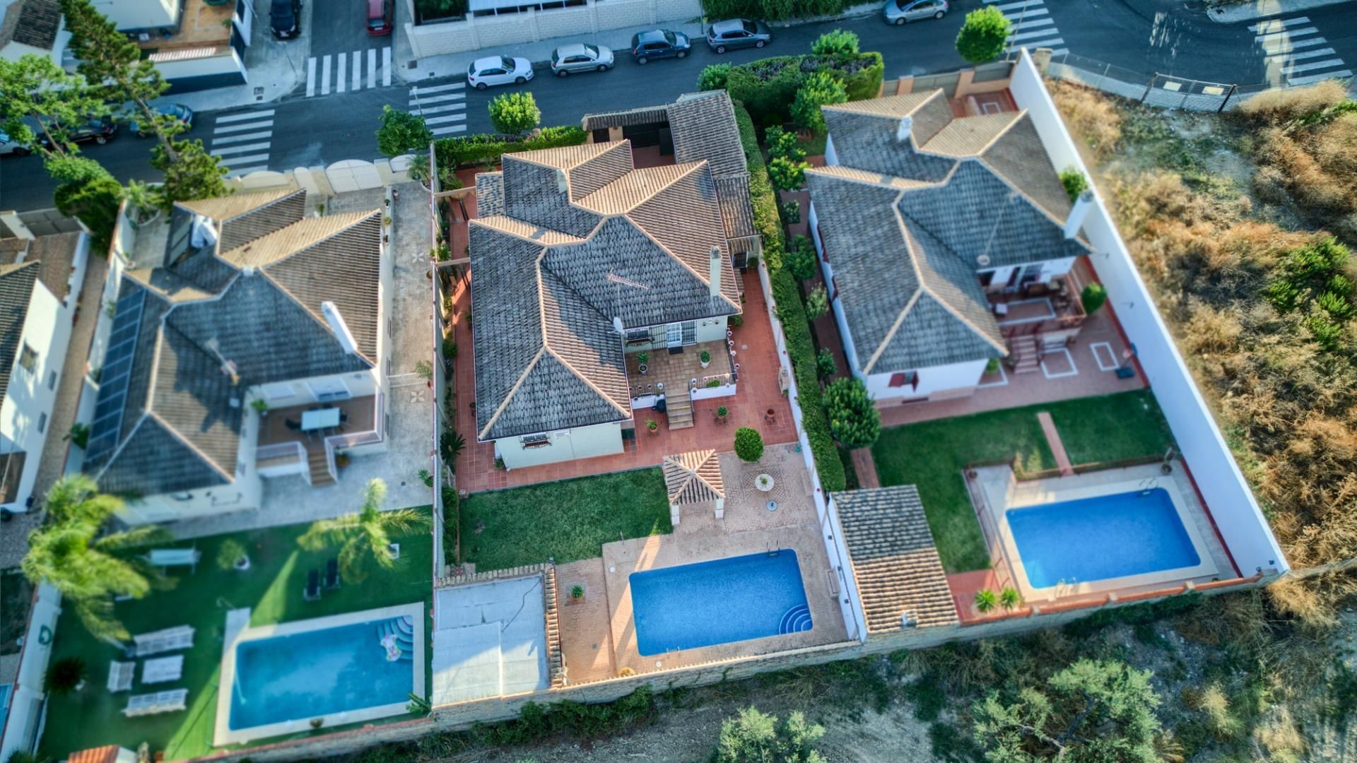 Vista exterior de Casa o xalet en venda en Espartinas amb Aire condicionat, Jardí privat i Terrassa