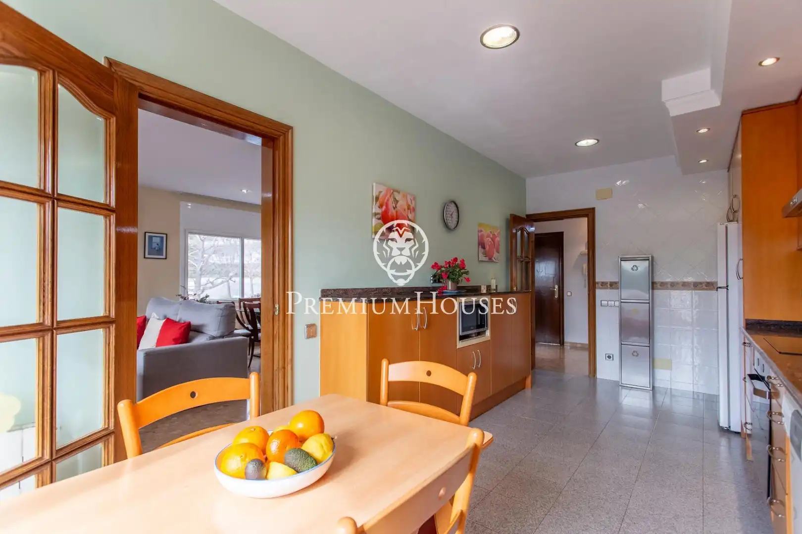 Cocina de Casa o chalet en venta en Badalona con Aire acondicionado, Calefacción y Jardín privado