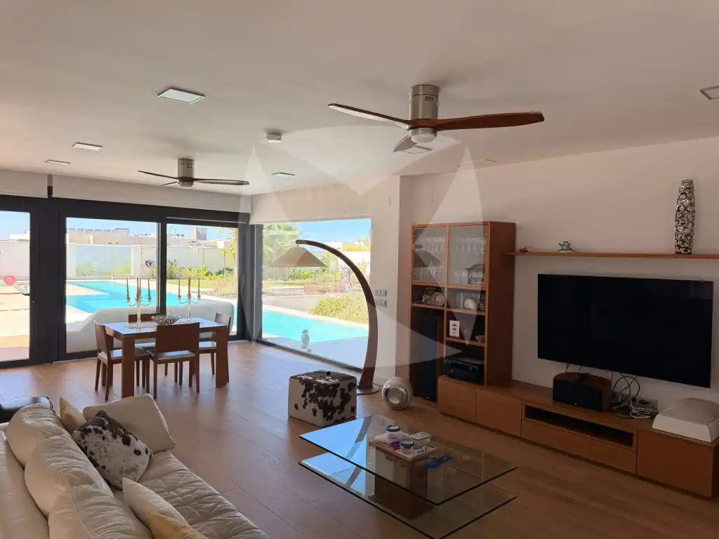 Sala de estar de Casa o chalet en venta en Badajoz con Aire acondicionado, Terraza y Piscina