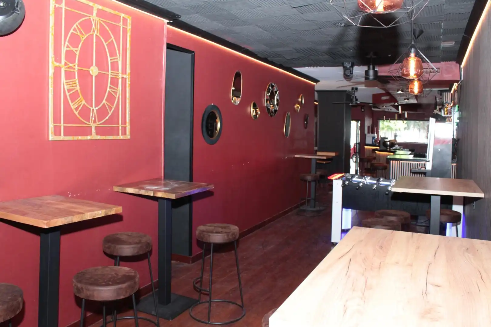 Commercial properties for rent in Calle Betis, Triana Casco Antiguo