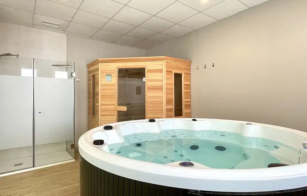 Baño de Apartamento en venta en Benalmádena con Aire acondicionado, Calefacción y Jardín privado