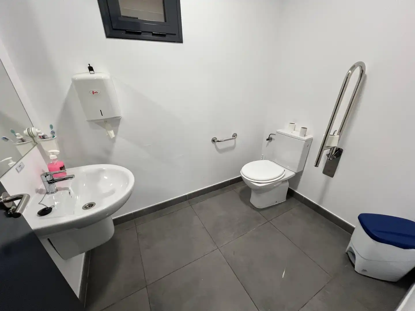 Baño de Nave industrial en venta en Jerez de la Frontera