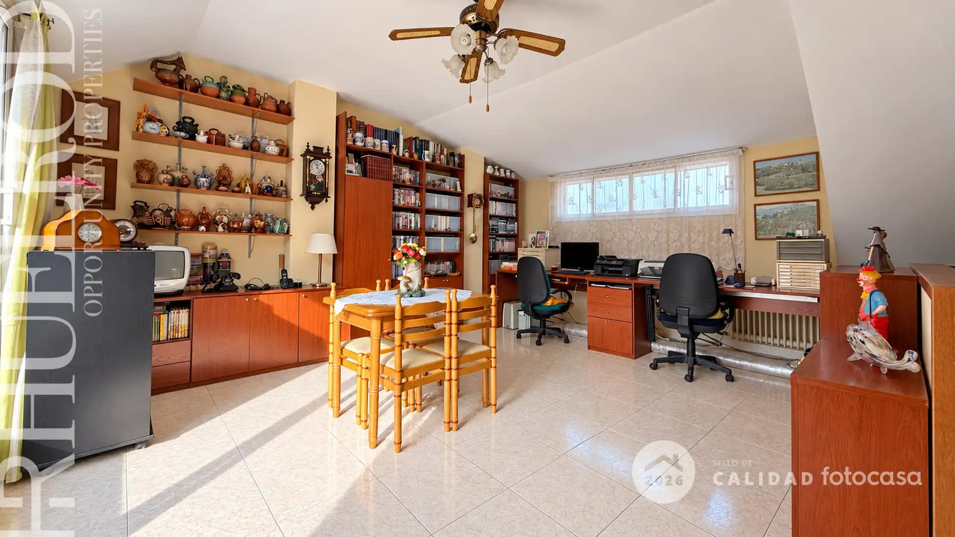 Sala de estar de Casa adosada en venta en Cerdanyola del Vallès con Aire acondicionado, Calefacción y Jardín privado