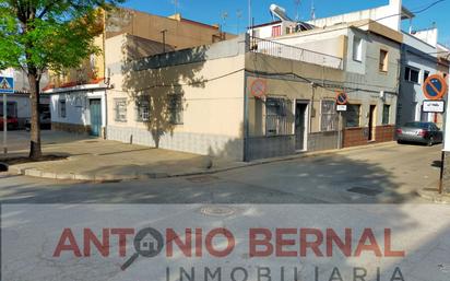 Vista exterior de Casa o xalet en venda en Jerez de la Frontera amb Terrassa