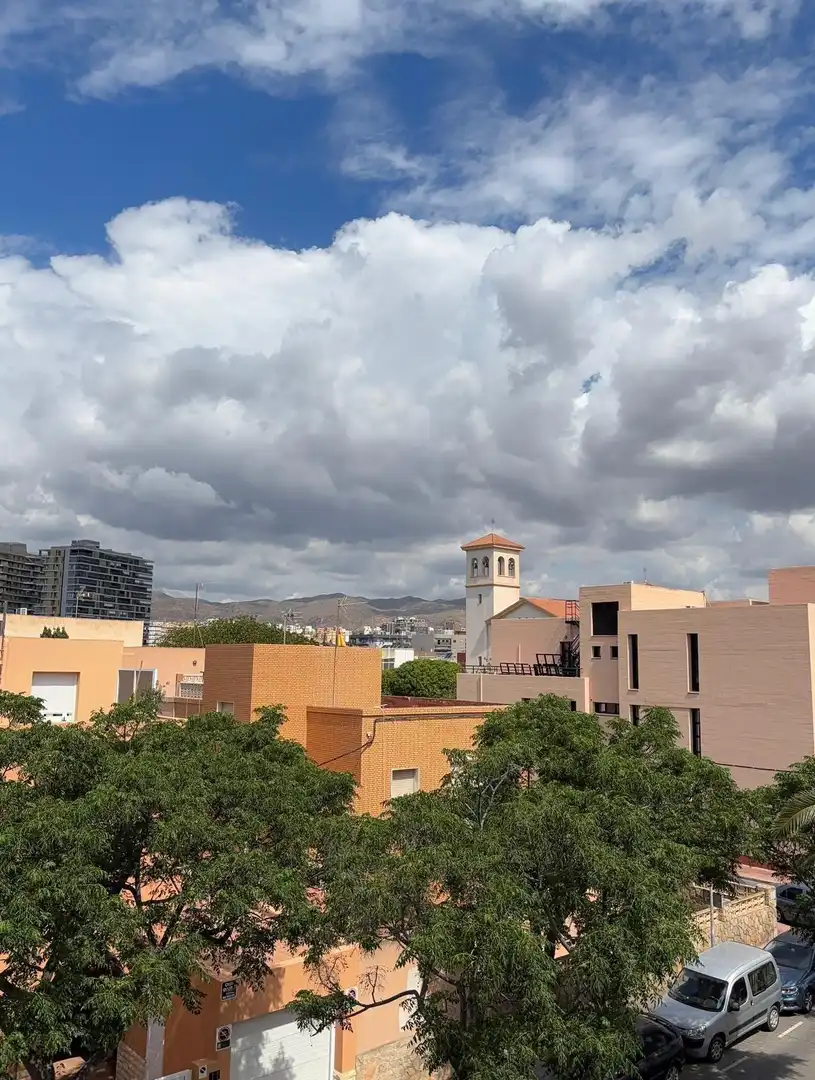 Vista exterior de Casa adosada en venda en Almería amb Aire condicionat, Calefacció i Jardí privat