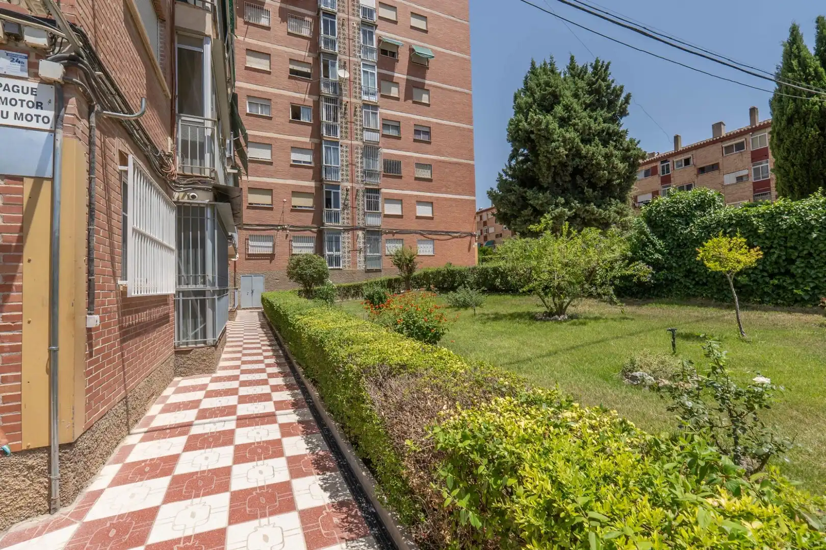Vista exterior de Pis de lloguer en Granada amb Aire condicionat, Calefacció i Jardí privat
