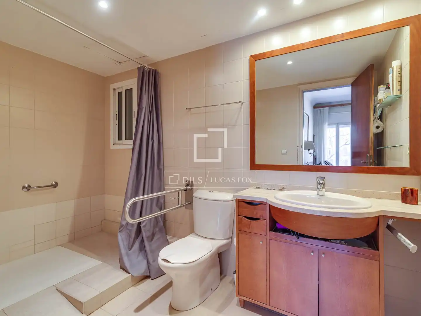 Bathroom of Flat for sale in Barcelona  with Storage room
