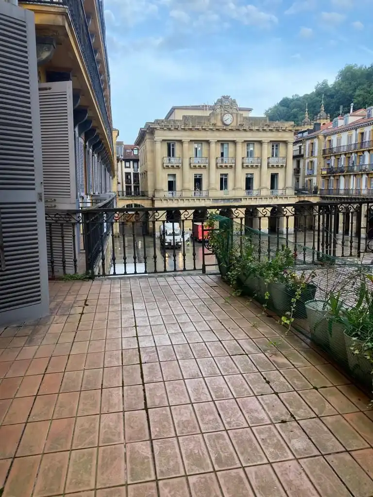 Flat for rent in Constitución Plaza, 145, Parte Vieja