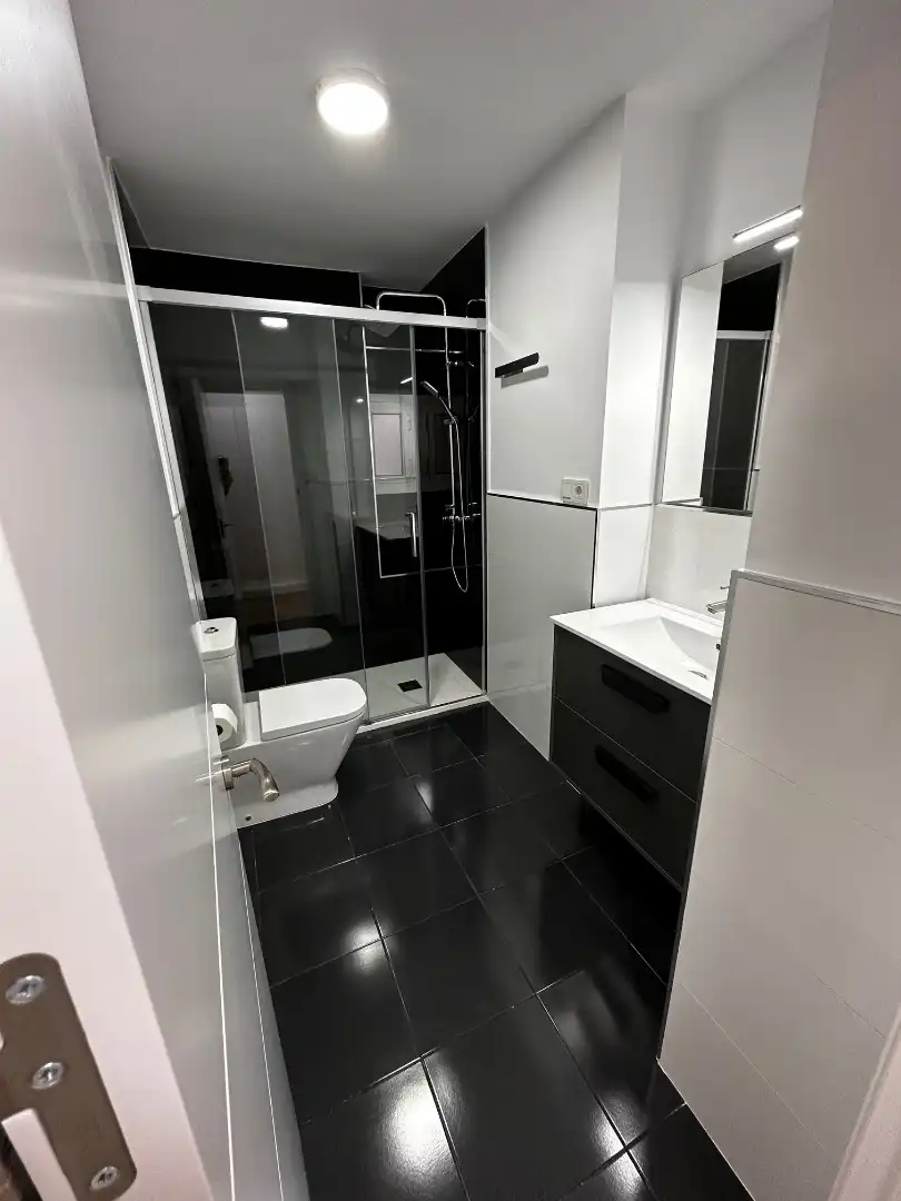 Baño de Piso de alquiler en Córdoba con Aire acondicionado, Parquet y Amueblado