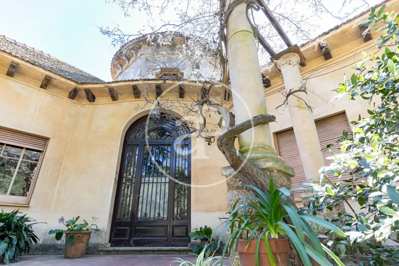 Houses for sale in Carrer d'Àngel Guimerà, L'Eixample