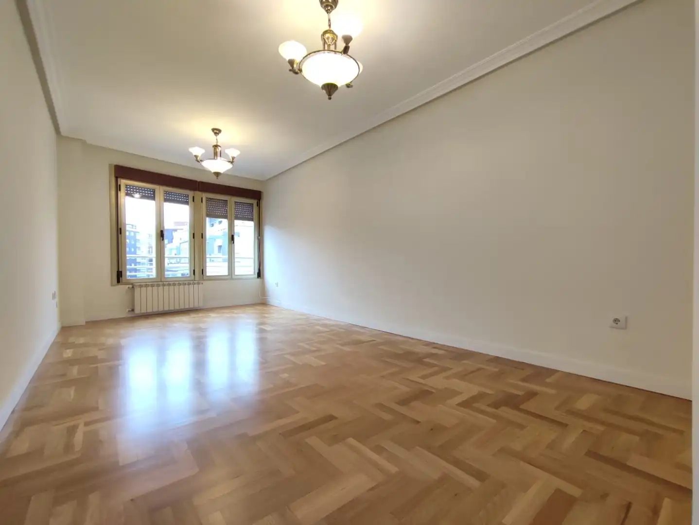 Wohnzimmer von Wohnung zur Miete in Gijón  mit Heizung, Parkett und Abstellraum