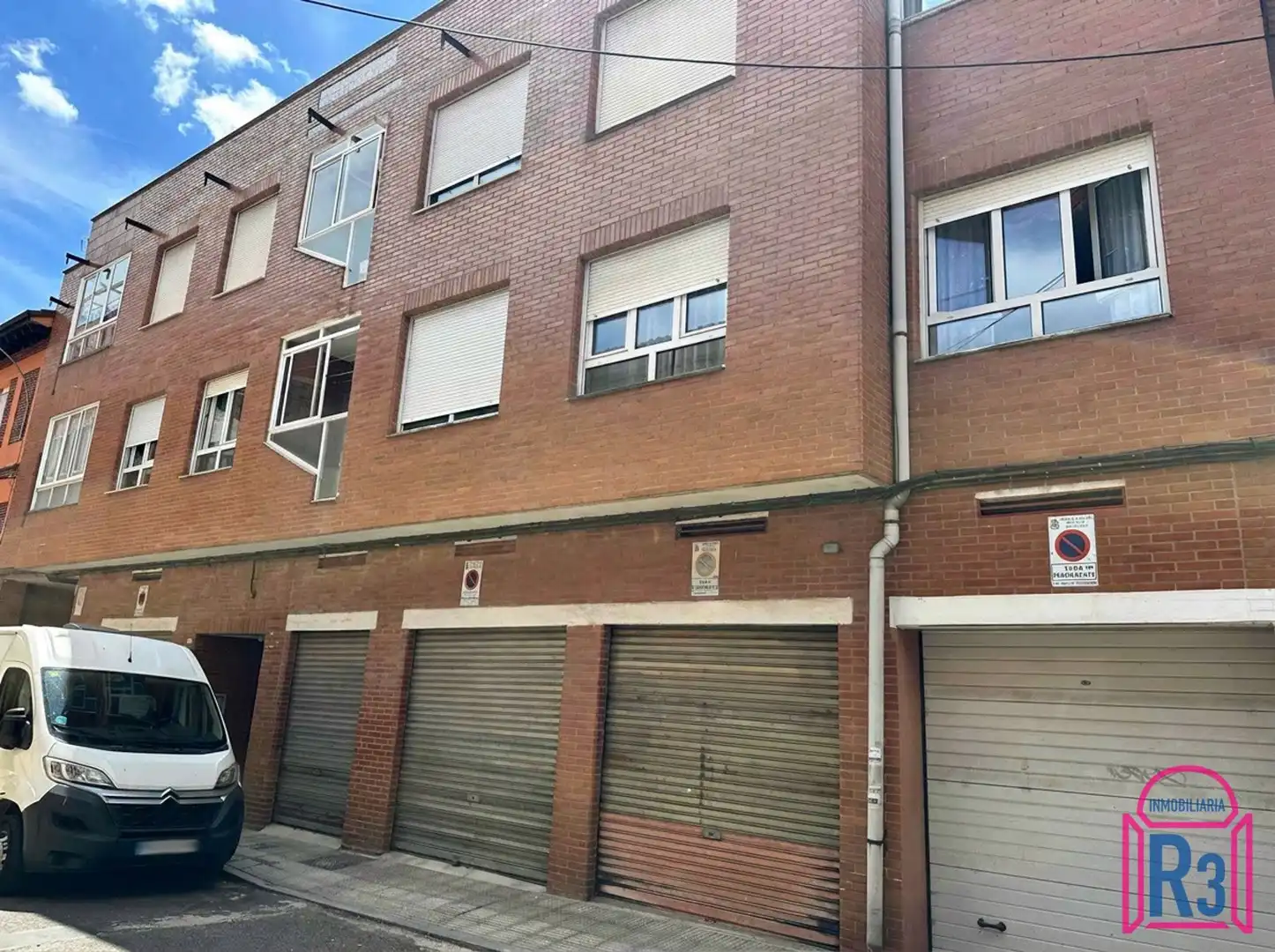 Exterior view of Flat for sale in León Capital   with Heating, Terrace and Storage room
