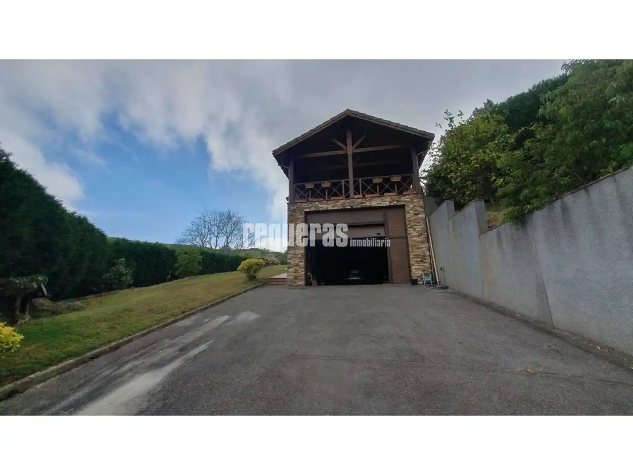 Vista exterior de Casa o xalet en venda en Illas amb Calefacció, Parquet i Terrassa