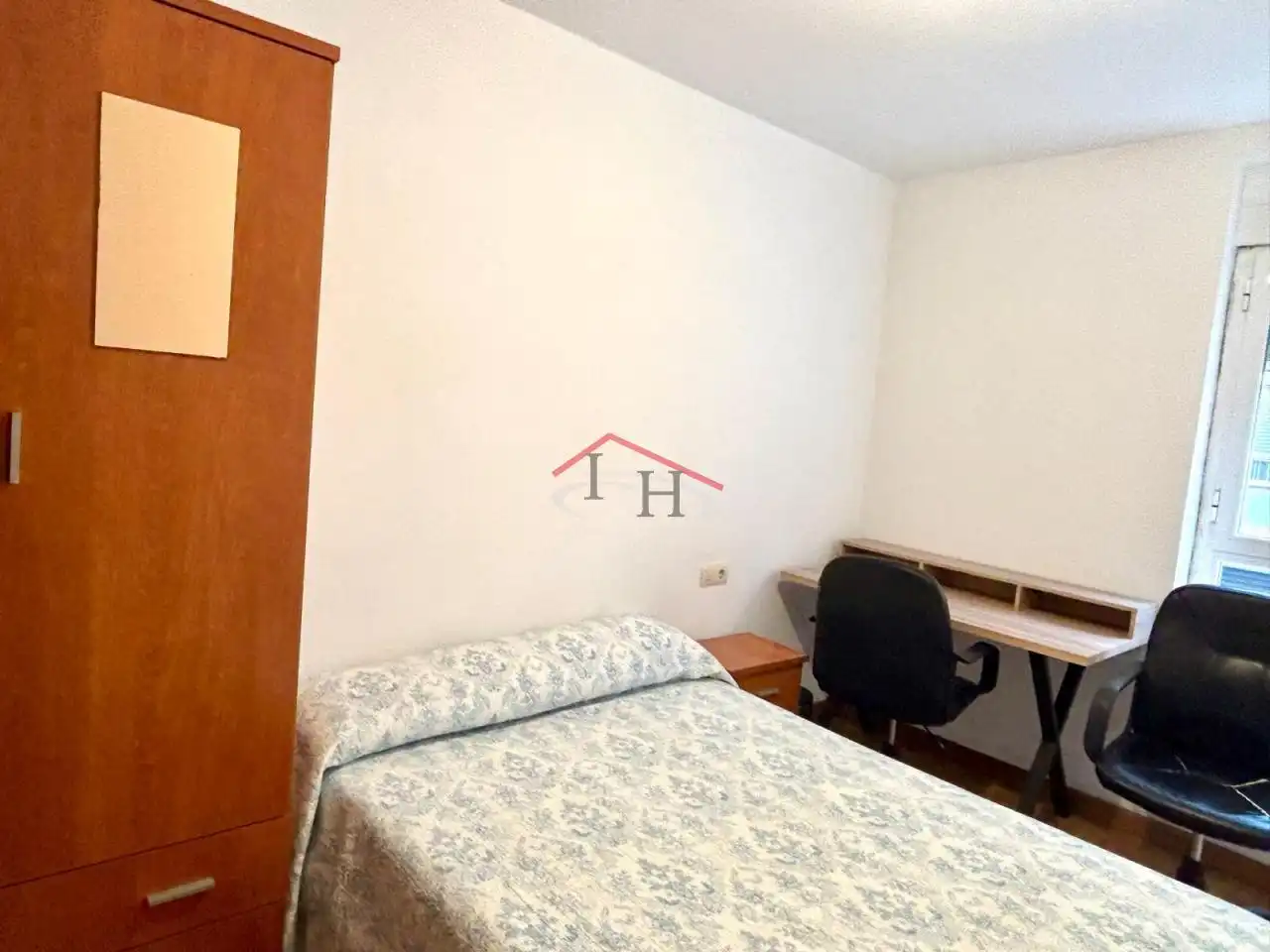 Habitación de Piso en venta en León Capital  con Calefacción, Trastero y Amueblado