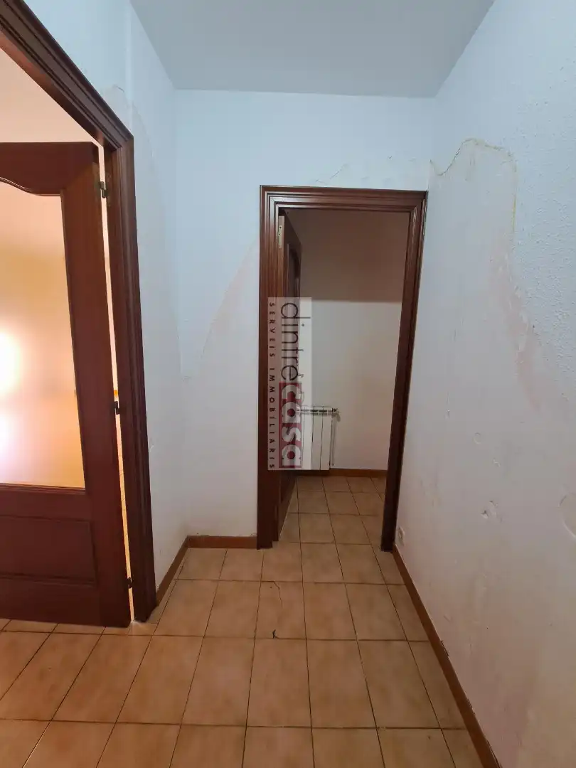 Wohnung zum Verkauf in Tordera mit Klimaanlage, Heizung und Ofen