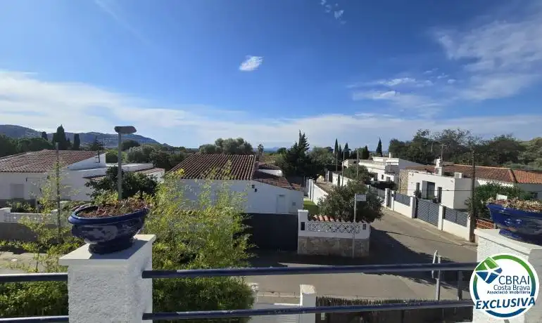 Vista exterior de Casa o xalet en venda en Roses amb Calefacció, Jardí privat i Traster