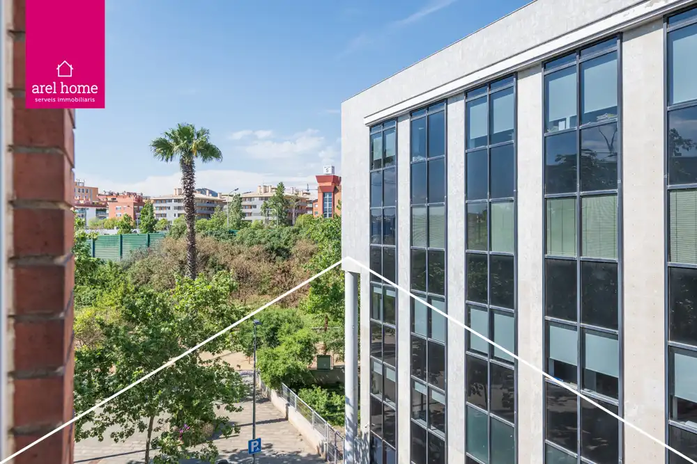 Vista exterior de Piso en venta en Esplugues de Llobregat con Aire acondicionado, Calefacción y Terraza