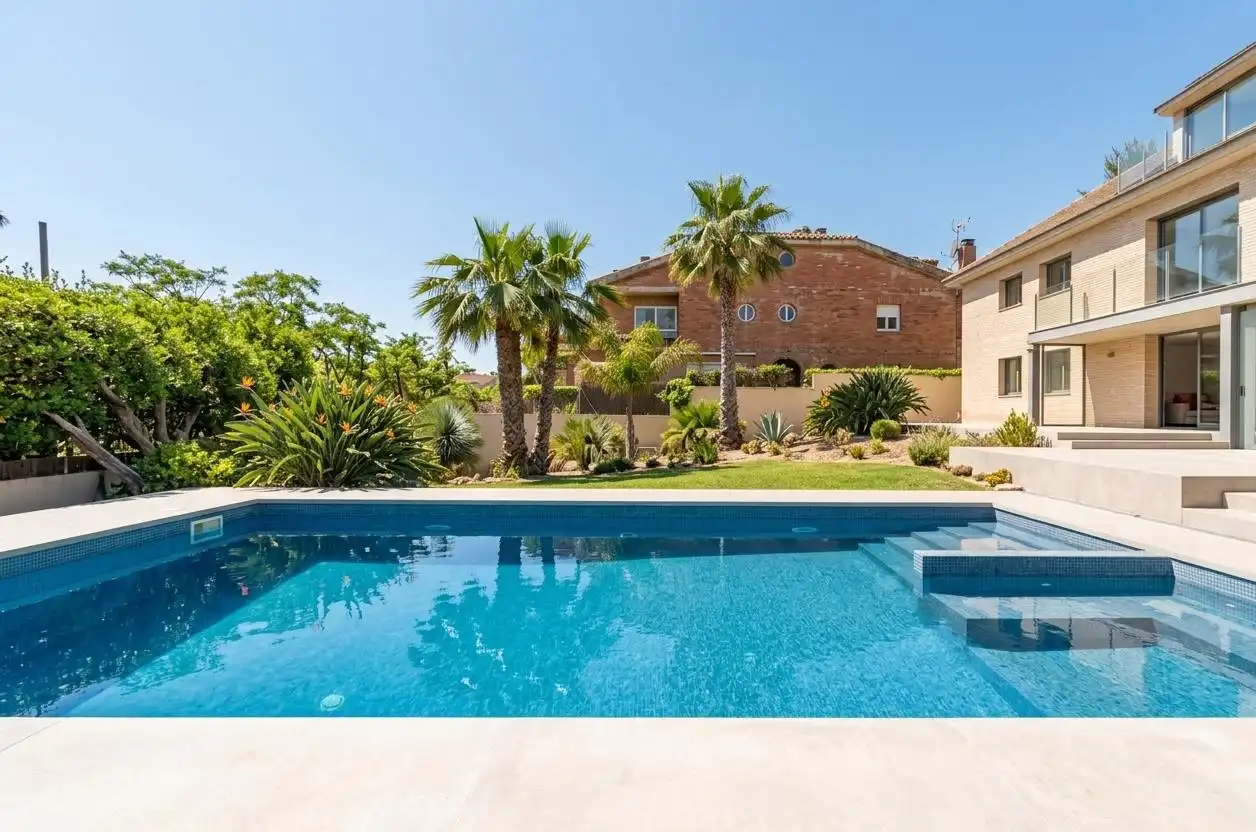 Piscina de Casa o xalet en venda en Sant Just Desvern amb Aire condicionat, Calefacció i Jardí privat