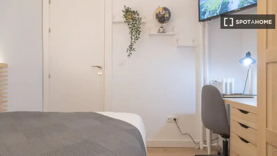Bedroom of Flat for rent in Madrid  with Air Conditioner, Heating and Furnished