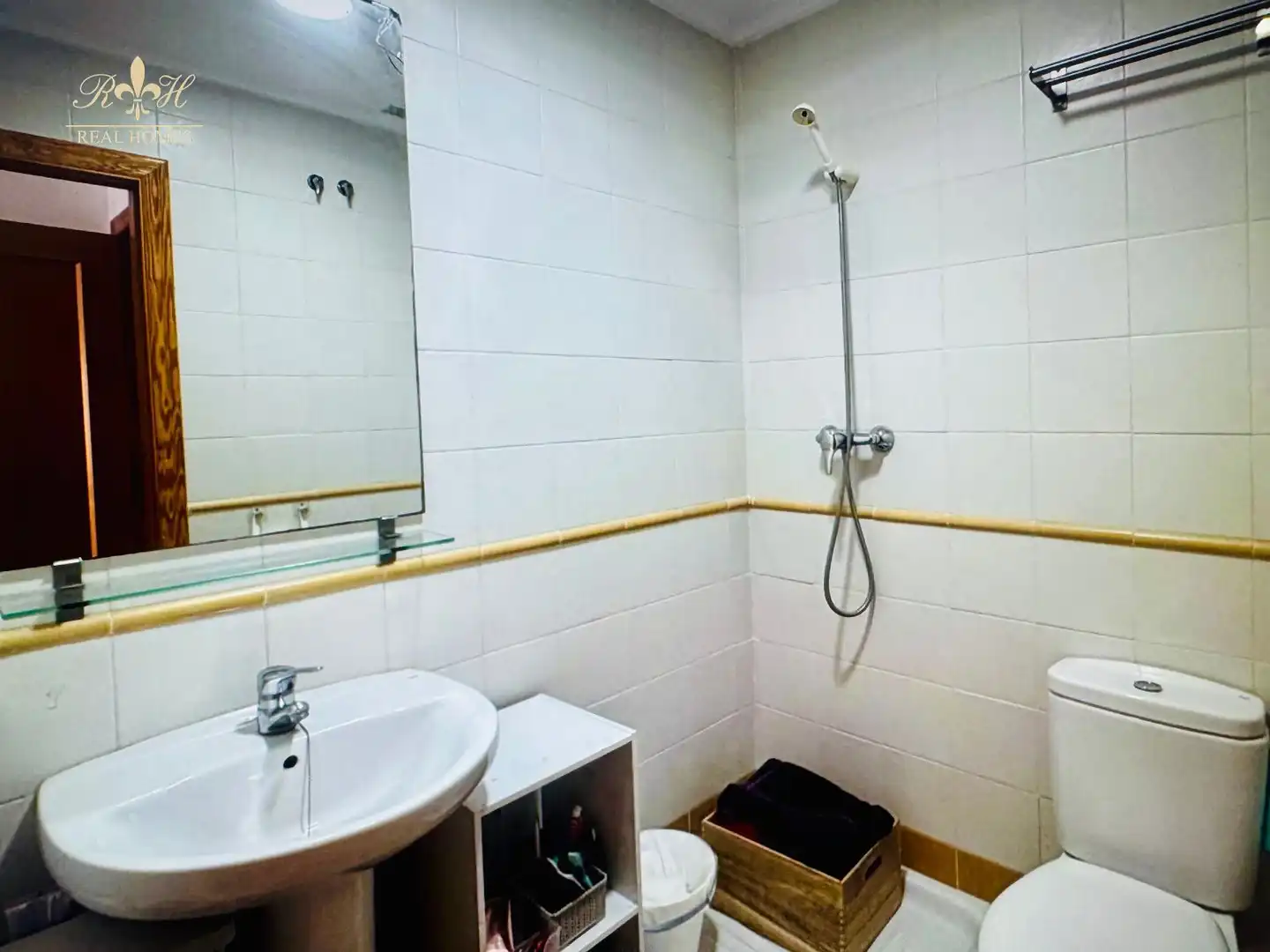Bathroom of Flat for sale in Polop  with Air Conditioner, Heating and Storage room