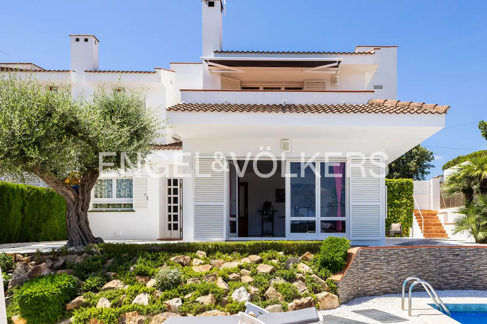 Vista exterior de Casa adosada en venda en Sant Pol de Mar amb Calefacció, Jardí privat i Traster