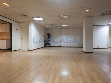 Oficina amb ascensor en venda a Eixample