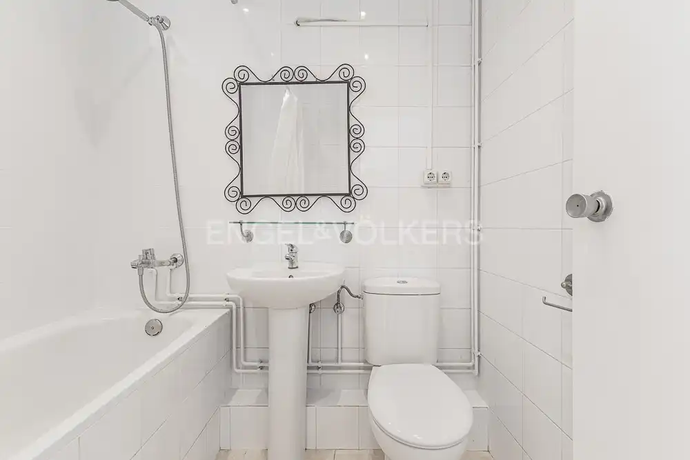 Badezimmer von Wohnung zur Miete in Barcelona mit Heizung, Parkett und Möbliert