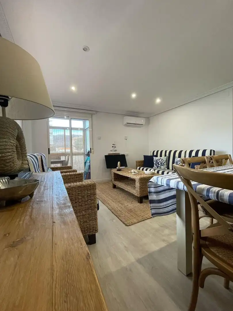 Sala d'estar de Pis en venda en Benicasim / Benicàssim amb Aire condicionat, Terrassa i Moblat
