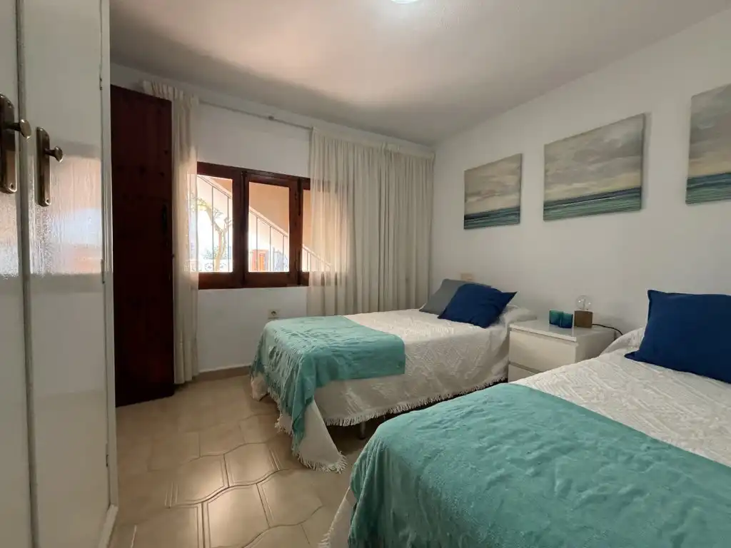 Dormitori de Casa o xalet en venda en Orihuela amb Jardí privat, Terrassa i Traster