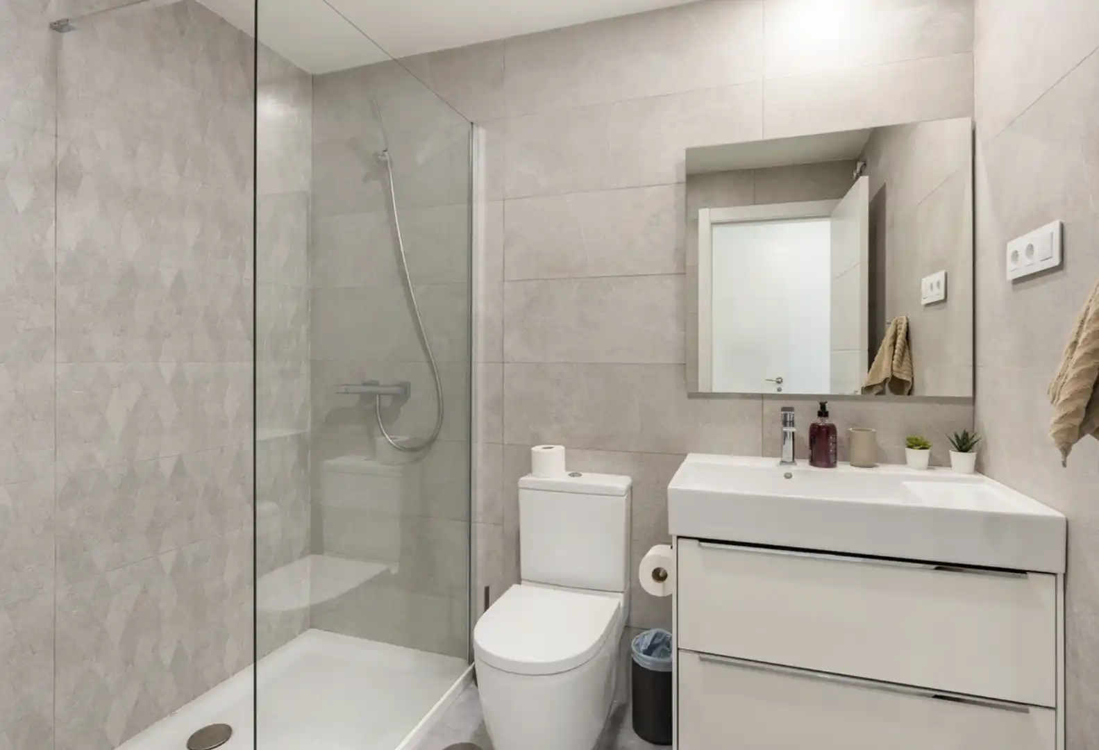 Baño de Apartamento en venta en Marbella con Aire acondicionado, Calefacción y Terraza