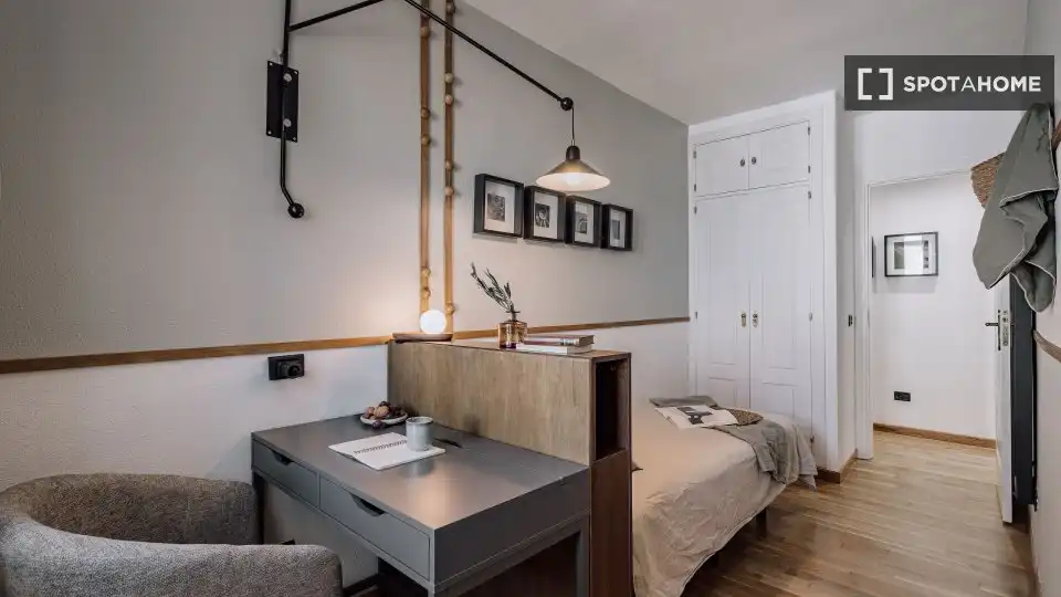Bedroom of Flat for rent in Madrid  with Air Conditioner, Heating and Furnished