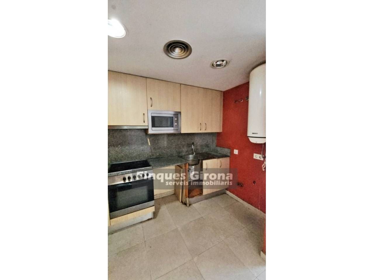 Cocina de Piso en venta en Celrà con Calefacción y Balcón