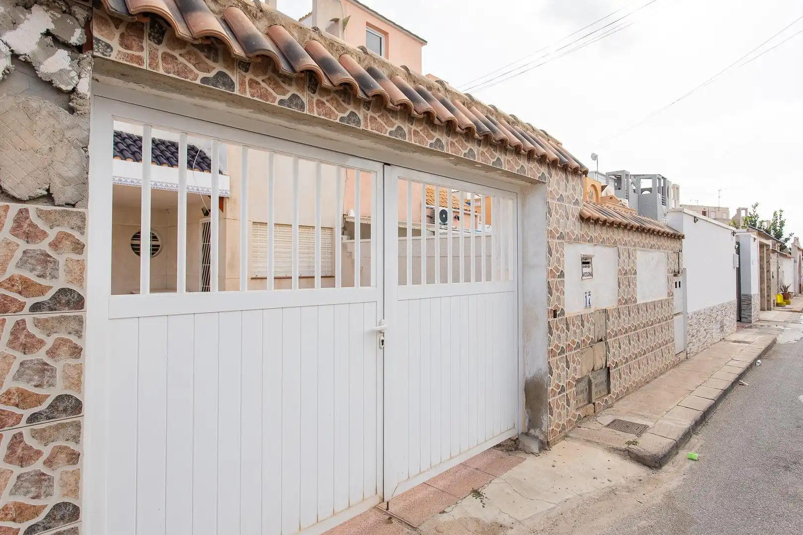Exterior view of Houses for sale in Torrevieja  with Private garden
