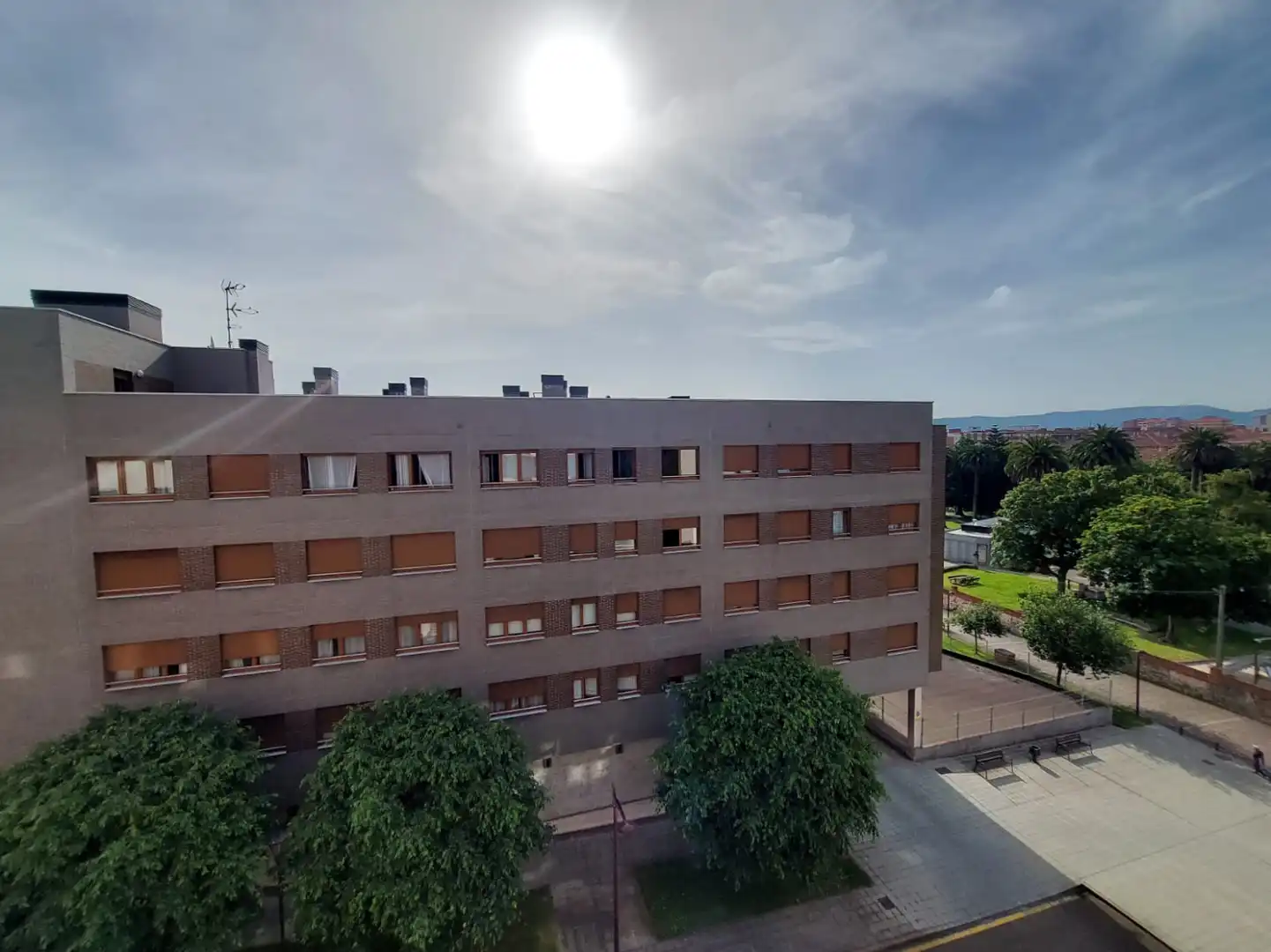 Vista exterior de Piso de alquiler en Gijón  con Calefacción, Jardín privado y Parquet
